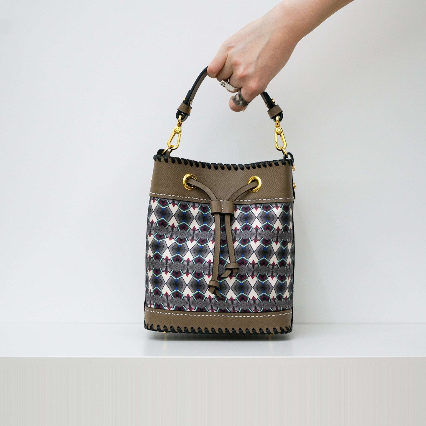 限量款:真絲水桶包 Silk-Leather Bucket Bag ( Pre-order only)