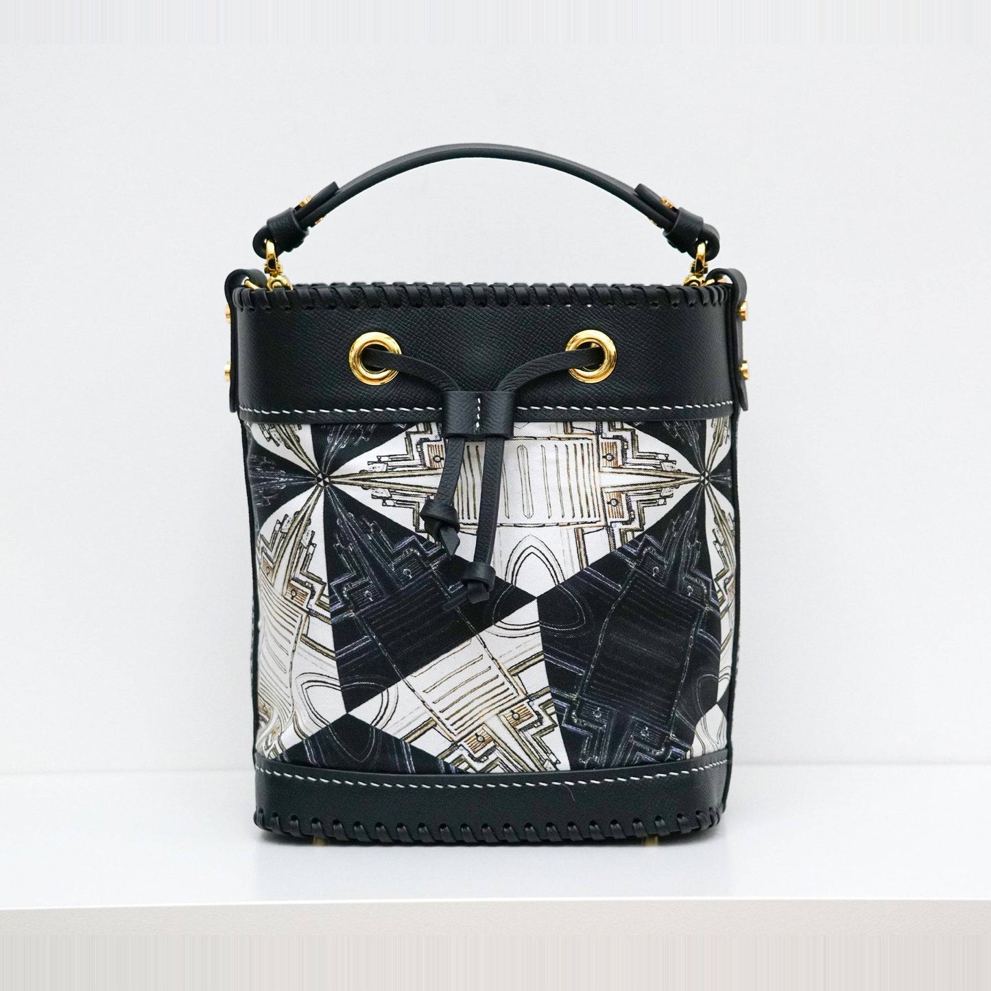 限量款:真絲水桶包 Silk-Leather Bucket Bag
