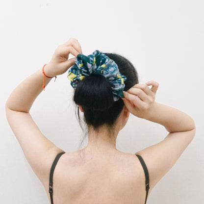 Invisibilis Moveré Premium silk scrunchie - Size Medium - Made in Hong Kong - 真絲髮圈 - 香港製造